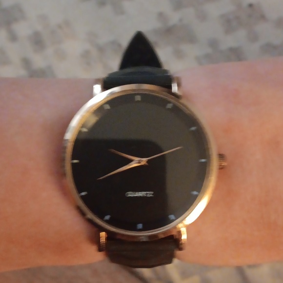 Black Quartz Watch - Picture 8 of 9